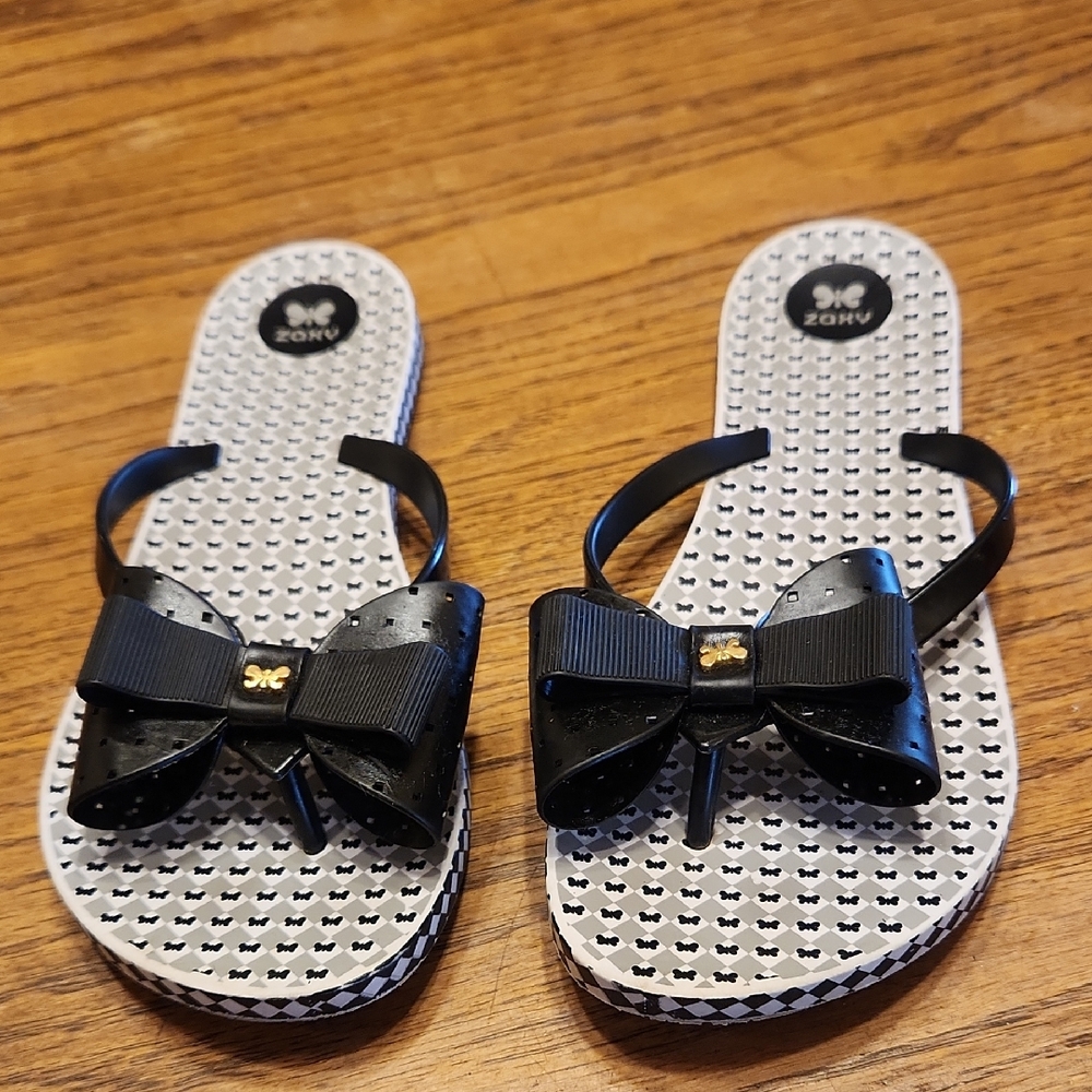 Zaxy Black & White Bow Flip Flops Size 9